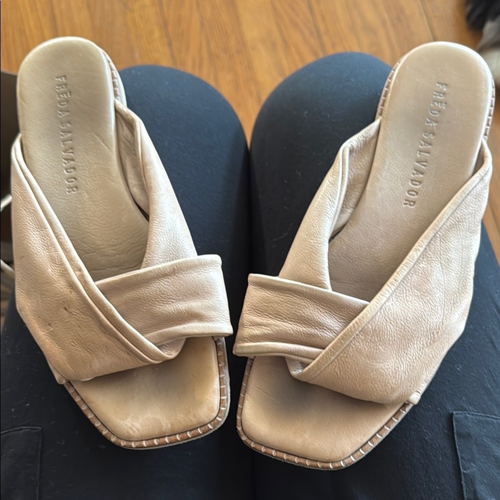 Frēda Salvador Lys Leather Sandal